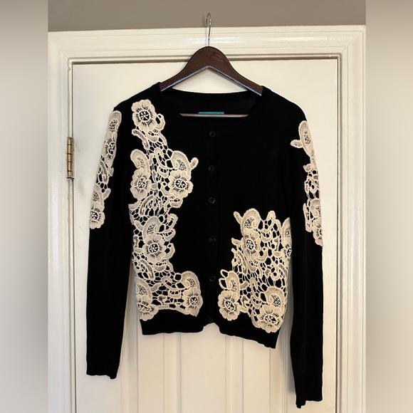 Alice + Olivia Cherrie Lace Embroidered Button Front Cardigan - Picture 4 of 9